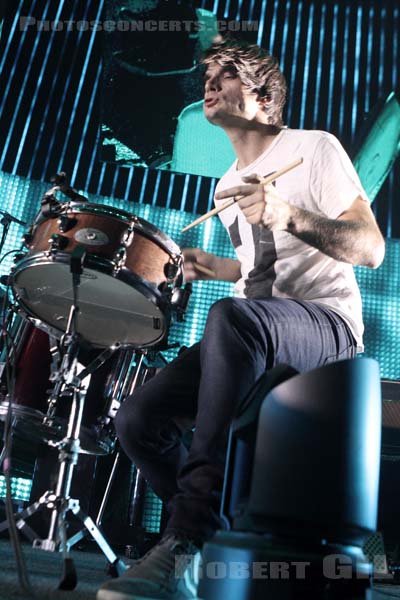 RADIOHEAD - 2012-10-11 - PARIS - Bercy - Jonny Greenwood